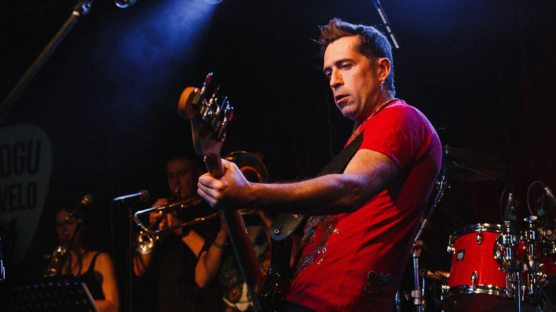 Лидер «Ногу свело!» рассказал об отмене концертов из-за давления на организаторов. Он поддерживал Навального