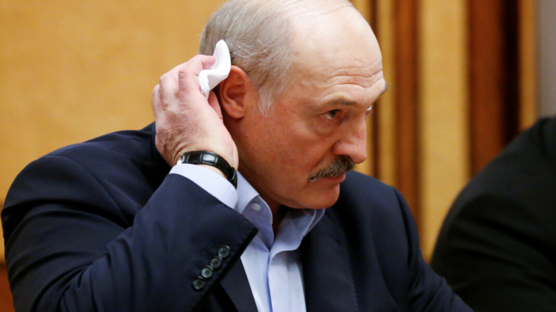 Лукашенко подпишет декрет о передаче власти в случае, если «президента застрелят»