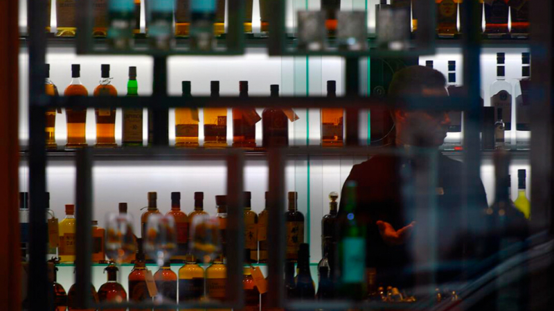 «Прекратить “пропивание” Родины». Новосибирский депутат предложил убрать алкоголь в специальные магазины