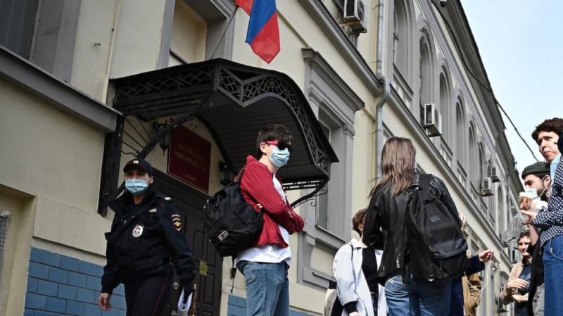 «При чём тут мы?» ВШЭ отказалась комментировать уголовное дело студенческого журнала DOXA