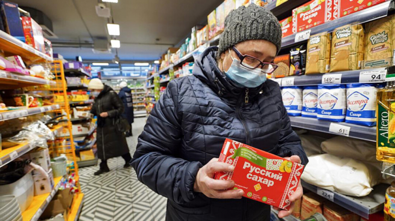 Производители перестали поставлять сахар в магазины после заморозки цен