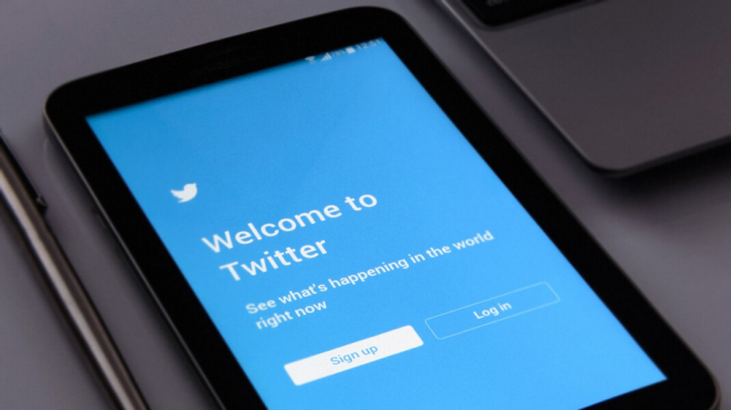 Роскомнадзор решил пока не блокировать Twitter и продлил срок замедления его работы