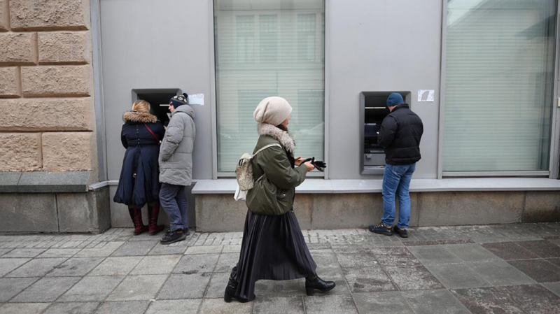 Росстат перед посланием Путина отложил публикацию данных о реальных доходах россиян