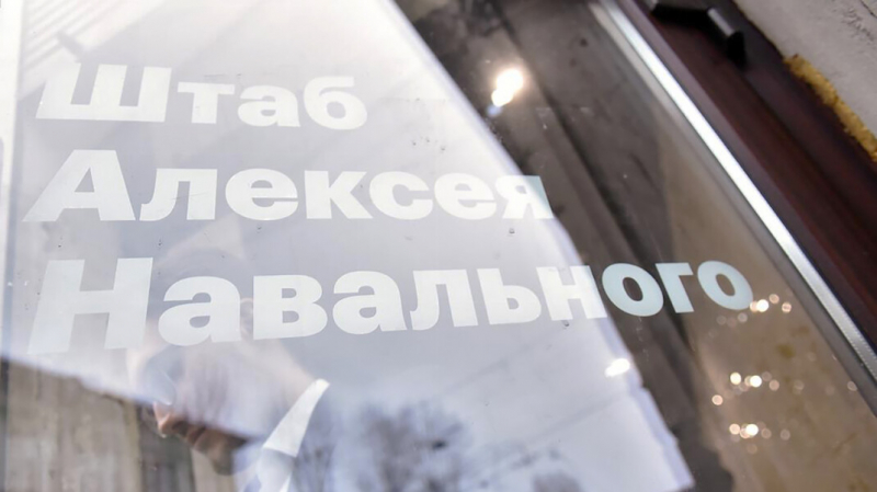 Штабы Навального по всей России начали объявлять о приостановке работы после решения прокуратуры
