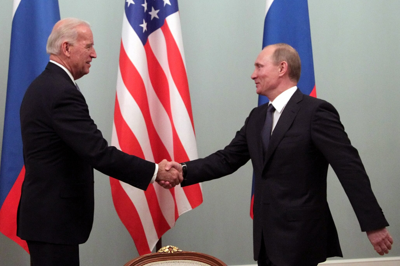 "Сигнал о том, что США держат на контроле ситуацию". Что значит предложение Байдена Путину о личной встрече