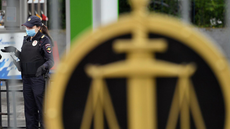 Следовательницу отстранили от работы уже со вторым фигурантом дела DOXA. Её обвинили в домогательствах