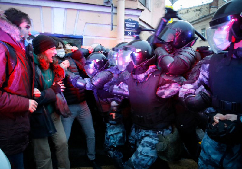 "Свободные петербуржцы для властей как кость в горле". Депутат Максим Резник – о протестах и угрозах в свой адрес