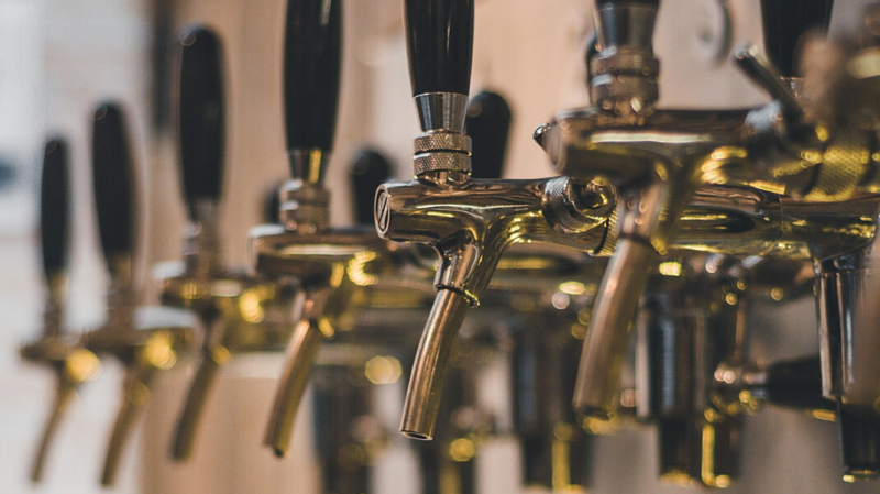 «Своего рода штрафные санкции». В России предложили запретить чешское пиво в ответ на обвинения Праги