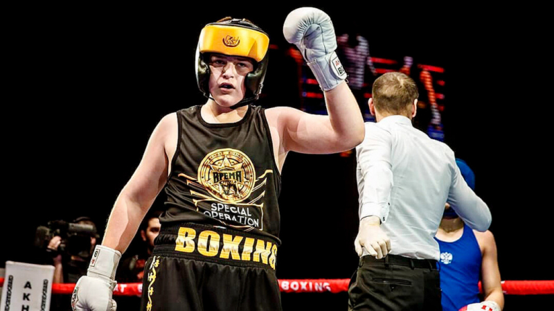 Сын Кадырова «одолел» соперника в турнире по боксу «нокаутом без нокаута». Рефери просто объявил его победу
