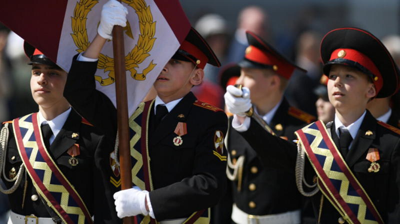 Власти Москвы готовят на 6 мая кадетский парад с 12 000 участников, несмотря на угрозу третьей волны эпидемии