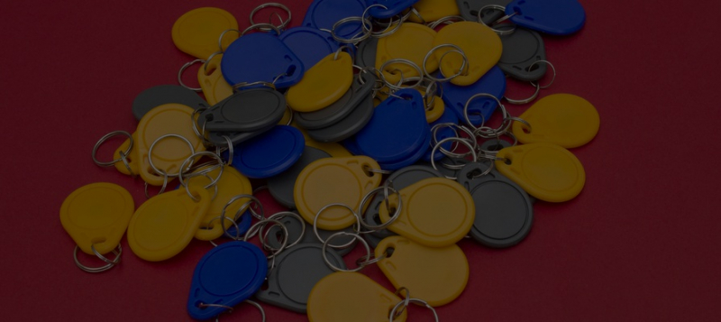 Вместо карт: Mastercard и российские банки запустили оплату брелоками 