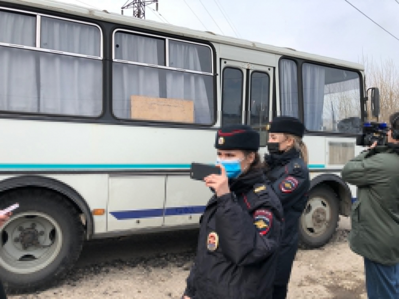 Возле колонии в Покрове, где сидит Навальный, задержали главу "Альянса врачей" Васильеву и нескольких журналистов 