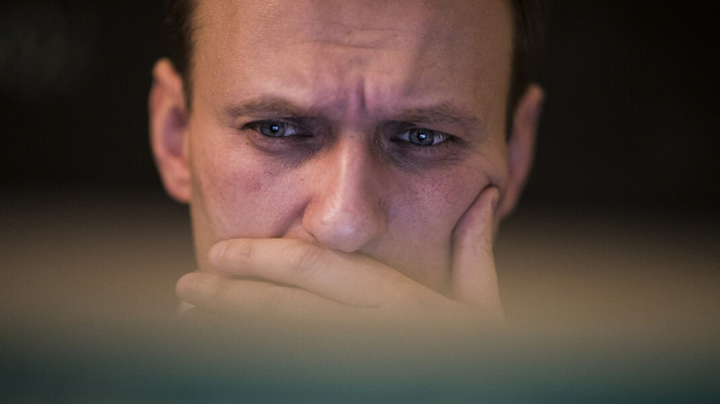 «Все руки исколоты и в синяках». Адвокат рассказал об условиях содержания Навального в тюремной больнице