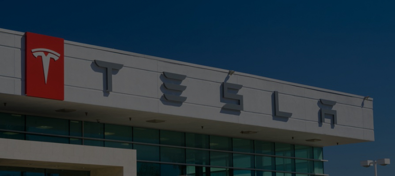 «За рулём автомобиля никого не было»: два человека разбились на Tesla при странных обстоятельствах 