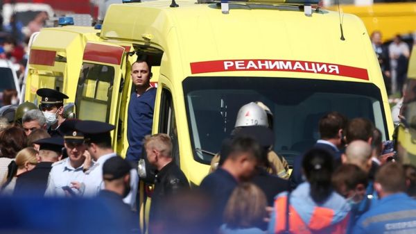 СМИ: больше 10 человек погибли при стрельбе в казанской школе