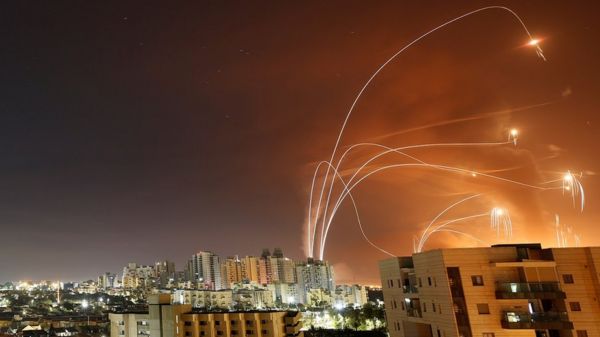 Дайджест: Израиль и ХАМАС "идут к полномасштабной войне"; в Казани похоронили жертв стрельбы