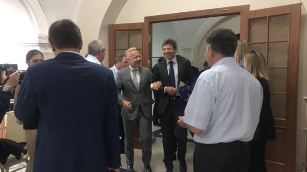 Власти России не будут изымать у бизнеса 500 млрд рублей. А просто попросят денег