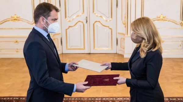 Дайджест: дверь, открытая для России, развод Гейтсов и побочные эффекты вакцинной дипломатии