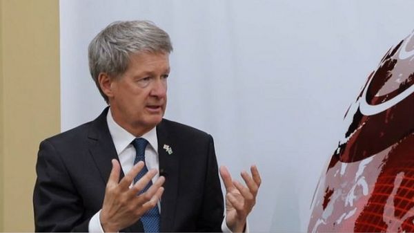 Посол Британии в Баку: Лондон выступает за международный контингент в Карабахе