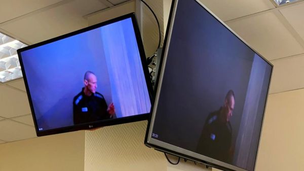 Amnesty International вернула Навальному статус узника совести