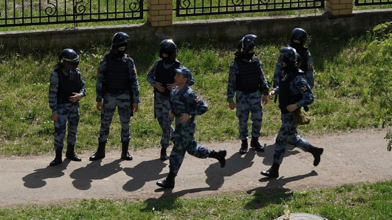 "Родители кричали - верните наших детей!" Как Казань переживает расстрел школьников
