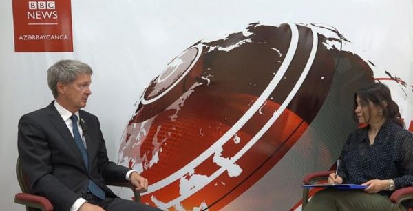 Посол Британии в Баку: Лондон выступает за международный контингент в Карабахе