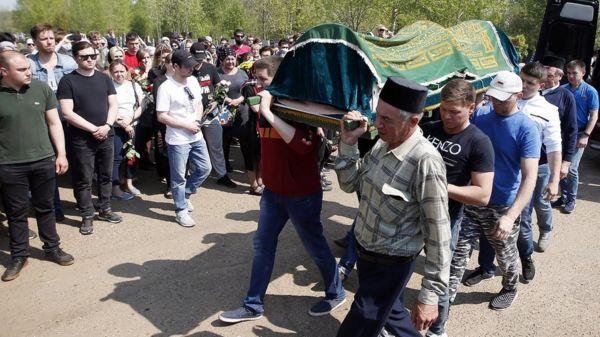 Дайджест: Израиль и ХАМАС "идут к полномасштабной войне"; в Казани похоронили жертв стрельбы