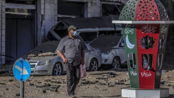 Фото: последствия бомбардировок и погромов в Израиле