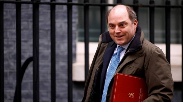 Министр обороны Британии: российские подлодки циркулируют вдоль наших берегов