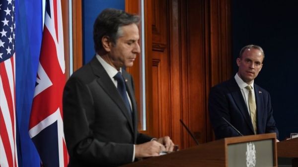 Дайджест: дверь, открытая для России, развод Гейтсов и побочные эффекты вакцинной дипломатии