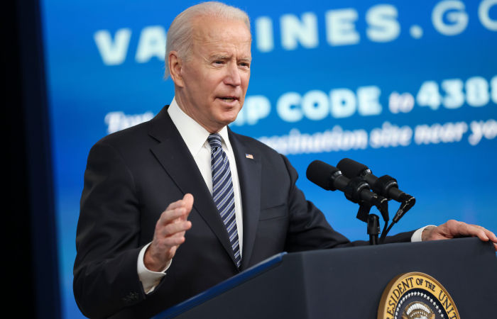 Байден заявил о необходимости перейти к вакцинации подростков от 12 лет