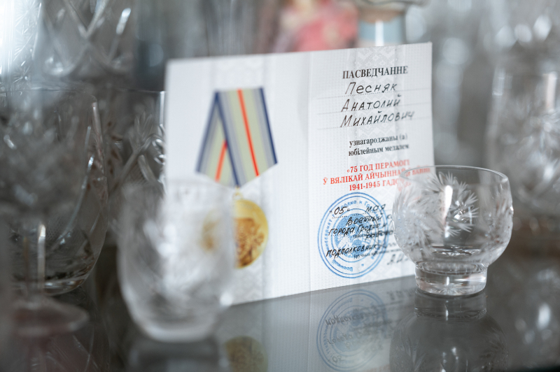 "Человек должен быть человеком. А я больше никто в этом обществе". Эмоциональный рассказ 94-летнего белорусского ветерана накануне 9 мая