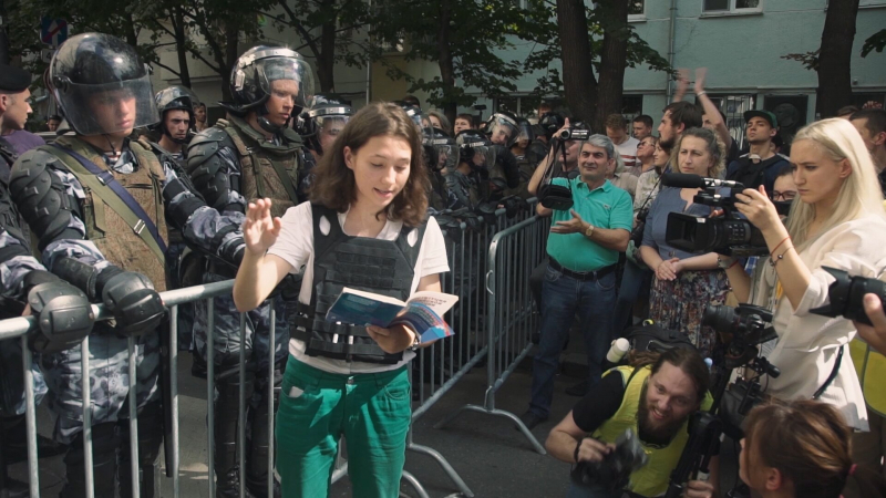 "Чтобы остановить Олю, надо привязать ее к батарее". Активистка Ольга Мисик и ее мать – о приговоре по делу "будки Генпрокуратуры"