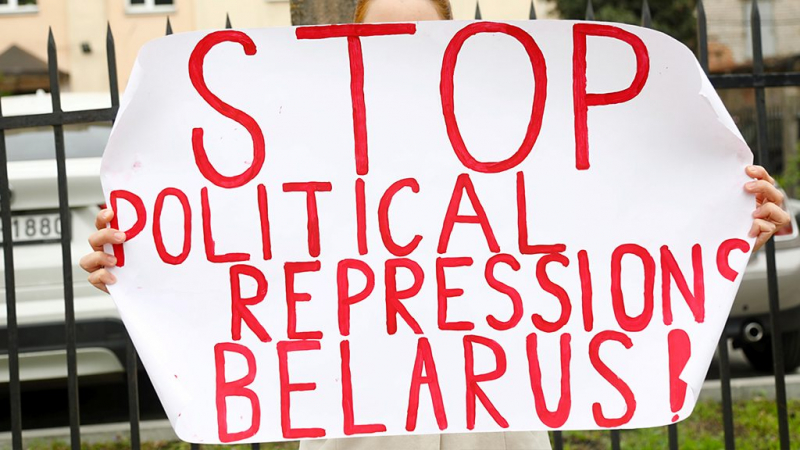 Дайджест: выступление Лукашенко, "подарок Байдена Путину" и кровавое суперлуние