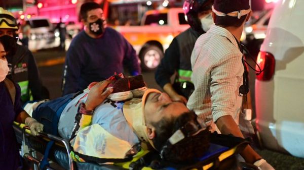 При крушении метромоста в Мехико погибли 20 человек