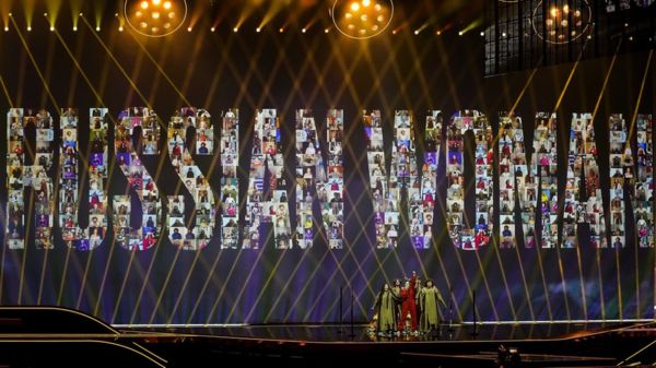 "Евровидение": Манижа и еще 25 артистов выступают в финале, аудиторию проверили на коронавирус