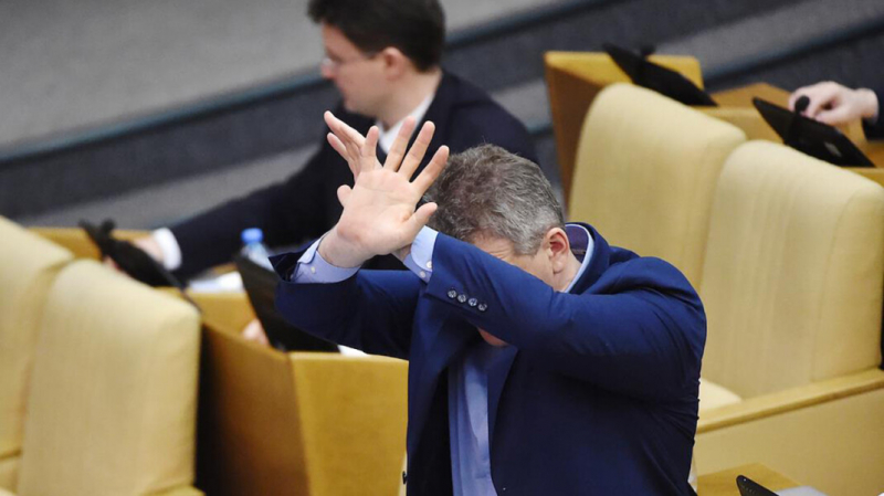 Две парламентские фракции отказались поддерживать законопроект, запрещающий экстремистам избираться в Госдуму