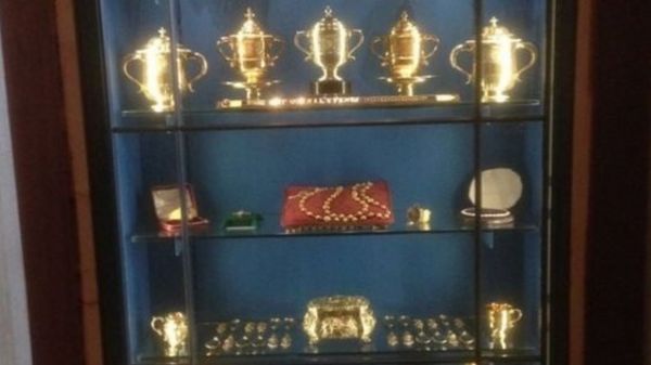 Кража из замка. Золотые четки Марии Стюарт похищены в Англии