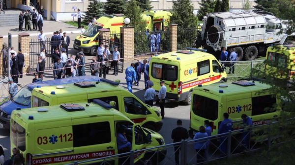 "Родители кричали - верните наших детей!" Как Казань переживает расстрел школьников