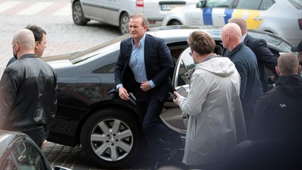 Киевский суд назначил Медведчуку домашний арест. Прокуроры просили посадить его в СИЗО