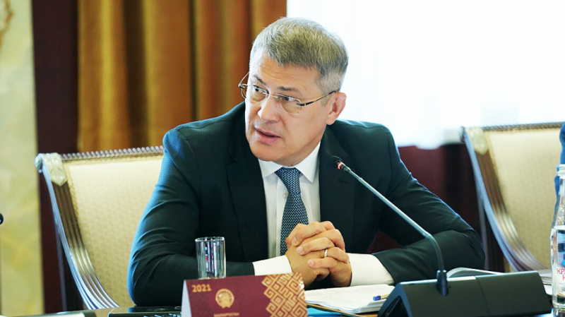 Глава Башкирии потребовал от чиновников сделать так, чтобы «одуванчики не расцветали»