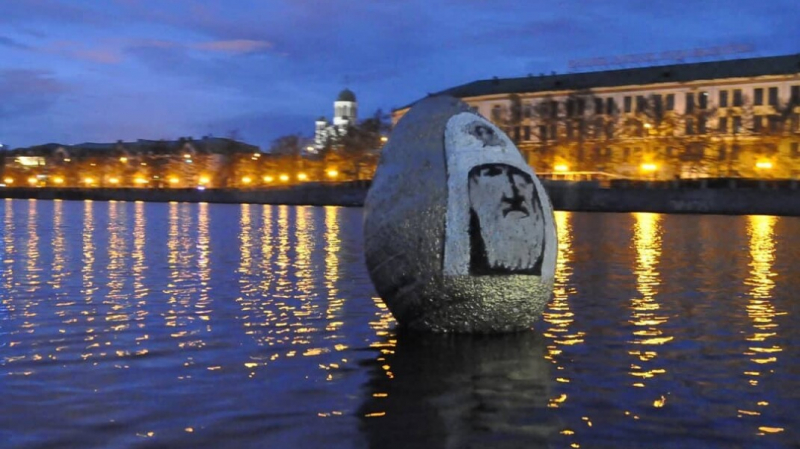 Художник в Екатеринбурге создал «яйцо» с портретом патриарха. Московская патриархия не оценила перфоманс