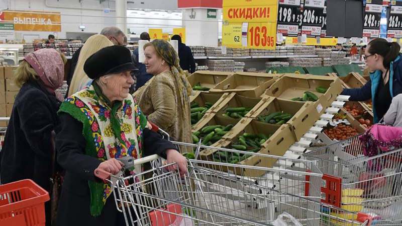 Иркутским пенсионерам пообещали скидку в магазинах за прививку от COVID-19