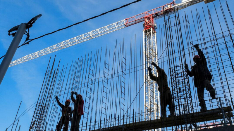 Из-за нехватки трудовых мигрантов на стройки в России привлекут белорусов
