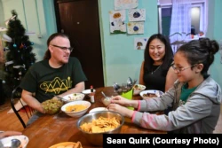 "Я считаю Туву своей второй родиной". Почему музыкант из США выучил тувинский язык и уже 18 лет живет в Кызыле