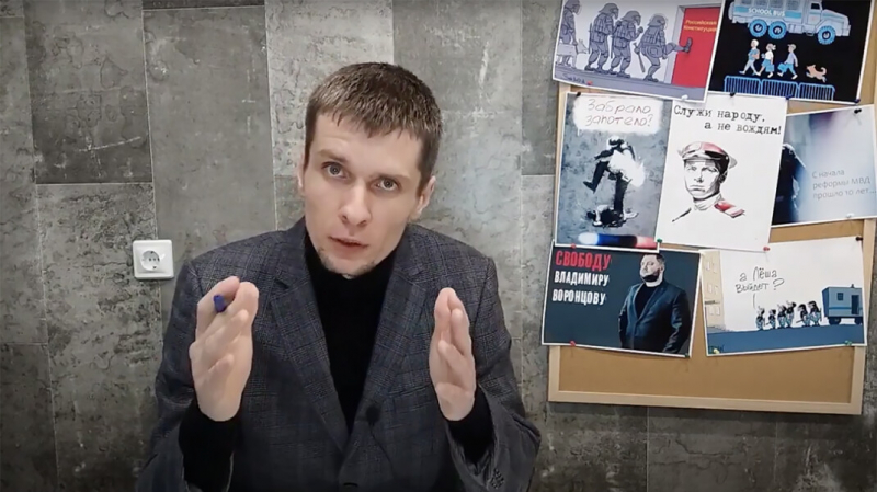 К бывшему полицейскому, который уволился после приговора Навальному, пришли с обыском