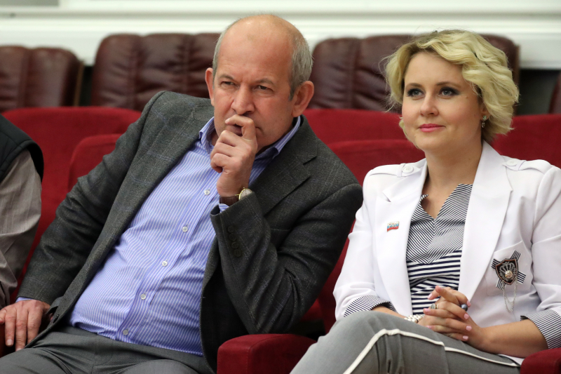 Как "Русская инициатива" связана с кампанией против вакцины Pfizer в Европе