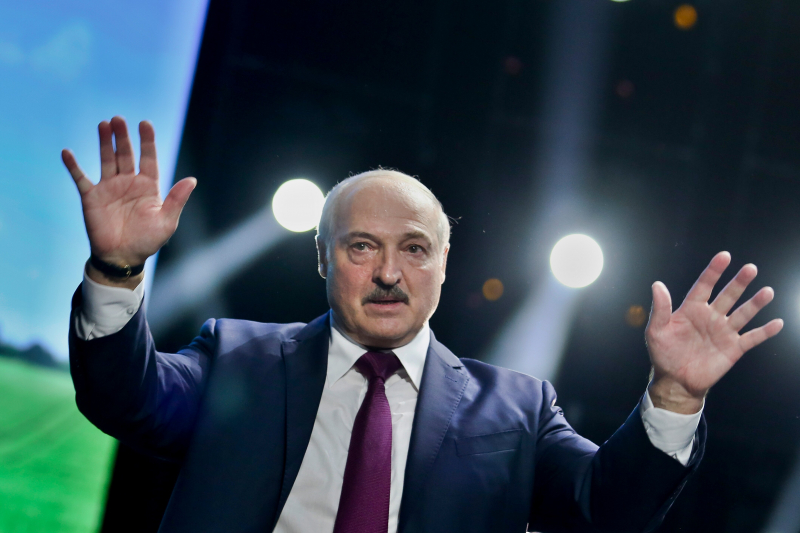 Какие санкции и как могут повлиять на Беларусь и сможет ли помочь Россия? Рассказывает экономист Ярослав Романчук