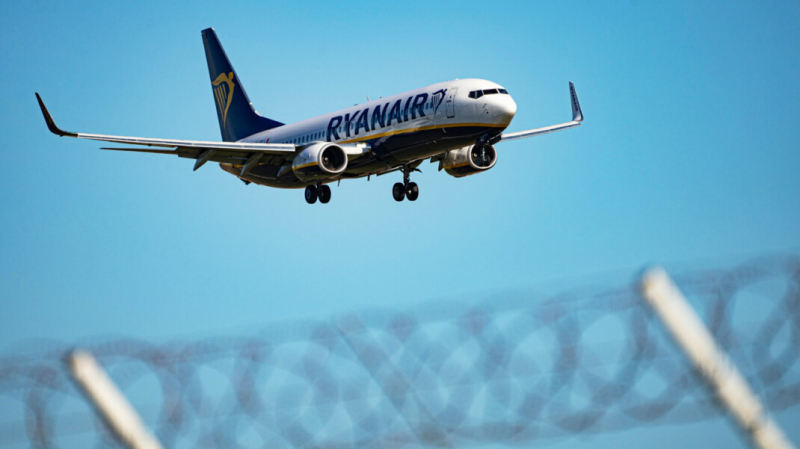 Литва отказалась принимать рейсы с маршрутом над Белоруссией и посоветовала гражданам покинуть её