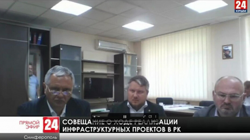 Мужчина вышел из шкафа во время совещания главы Крыма. Власти объяснили, что это был «вход в кабинет»